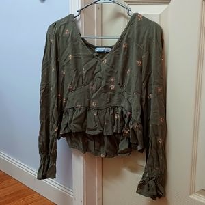 Cropped Shirt w/ Long Sleeves